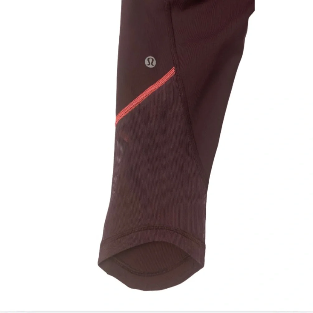 SOLD Lululemon Kris Cross Crop (Full-On Luxtreme) Sz 2 - Picture 10 of 11